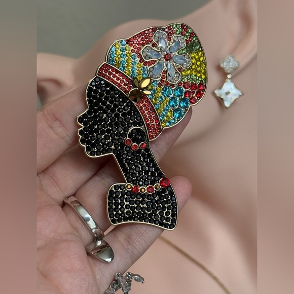 ⚜️❤️‍🔥 African Chic | Multicolor Beaded Silhouette Brooch With Zirconia - Picture 5 of 7